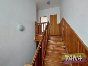 Krajový řadový rodinný dům v obci Herálec v blízkosti měst H - 9