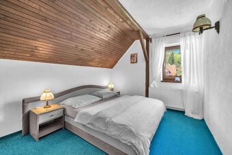 Penzion Rozárka s parkovištěm a rodinným domem s garáží, Dol - 9