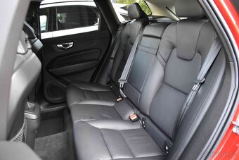 Volvo XC60 B4 AWD INSCRIPTION PANORAMA DPH ČR 1.MAJITEL - 9