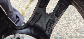 BMW F40 F44 M140i – originální sada alu kol 8Jx18 s pneu Bri - 9