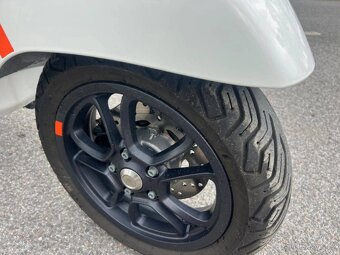 Vespa GTS 300 Super - 9