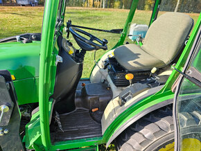 Malotraktor John Deere 2520 HST s čelním nakladačem - 9