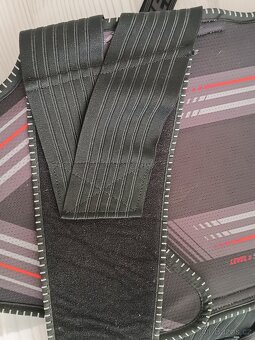 Páteřák Dainese XL - 9