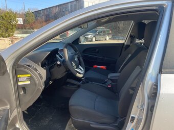 Prodám Kia Ceed 1,6i 92kW kombi, rok 2010 - 9