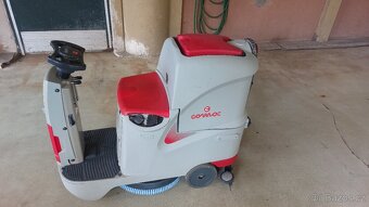 Podlahový mycí stroj Comac Innova 55 B - 9