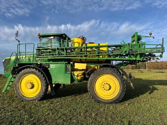 samochodný postřikovač JD R4040i - 9