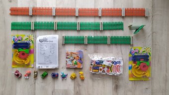 Drobné hračky: puzzle, kuličkodráha, auta, značky, Duplo.. - 9