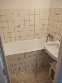 Pronájem bytu 2+kk s balkónem - 9