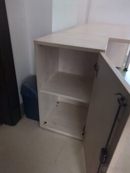 Kancelářské stoly a komoda - 9