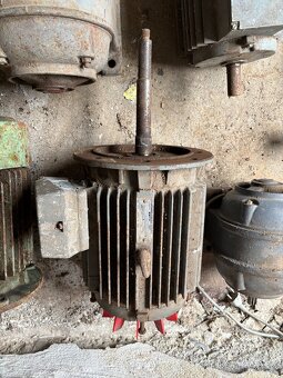 Motory - 9