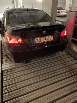 Zadní spoiler na kufr pro BMW E60 M4 Style - Černý Lesk - 9