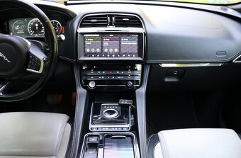 Jaguar F-PACE 3.0d AWD R-Sport - 9