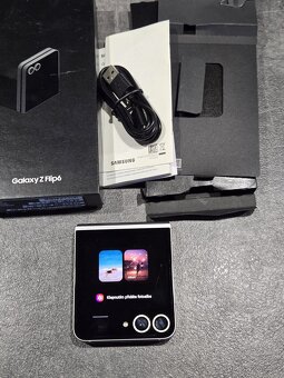 Samsung Z Flip 7 - 9