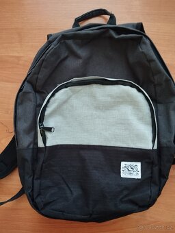 Batohy na záda i do ruky, na notebook, CD disky aj. - 9