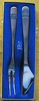 Konf.stolek, závěs.talíř, lampa, pánská bunda,ant.kabel, aj. - 9