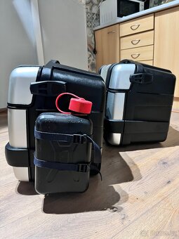 2x boční kufr GIVI TREKKER 46 litru + Kanystr - 9