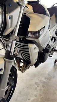 Suzuki gsr 600 - 9