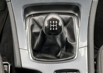 Ford Mondeo 2.0i 16v KLIMA TEMPOMAT ALU manuál 107 kw - 9