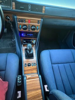 Mercedes Benz W124 E250TD - 9