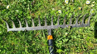 Hrábě Fiskars Solid 36 cm - 9