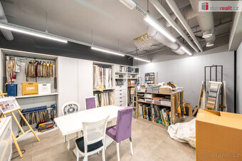 K pronájmu, komerční prostor 244 m2 + 4x parkovací stání, Re - 9