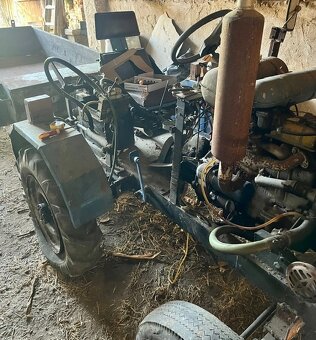 Malotraktor domácí výroby s nářadím - 9