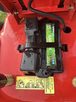Zahradní traktor sekačka - 9
