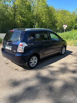 TOYOTA COROLLA VERSO 1,8 - 9