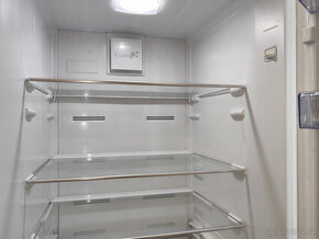 Lednice s mrazákem BEKO CN237231 K60365NE Na díly - 9