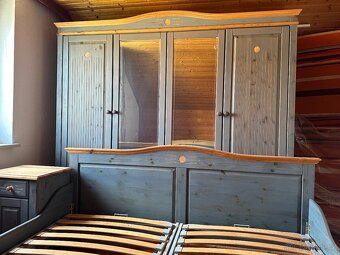 Exkluzivní celomasivní ložnice NORDKIEFER, velký komplet - 9