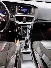 Volvo v40 Ř-design 2015 rok - 9