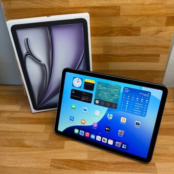 iPad Air M3 2025 128GB cellular, téměř nepoužitý, s krytem - 9
