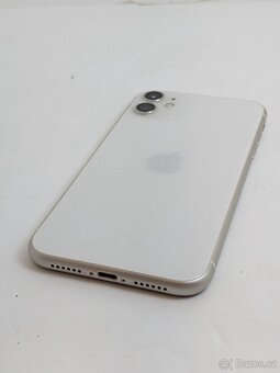 iPhone 11 64gb white. Dobru stav. Baterie 87%. Záruka 6 měs. - 9