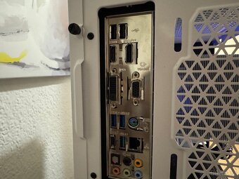 PC 33 Fractal Design Focus 2 TG White - 9