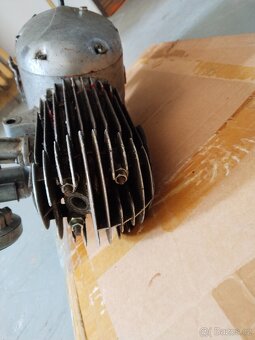 Jawa 550,555 - 9
