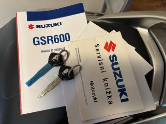 Suzuki GSR 600 - 9