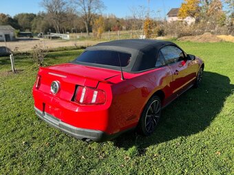 Ford Mustang 4,0 V6 cabrio, lehce poškozený - 9