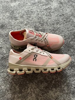 19x Dámské boty On Running Cloud, velikost 38 - 38,5 - 9