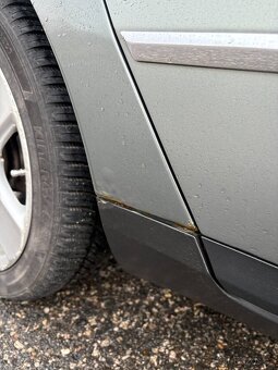 Volkswagen Passat B6 2.0 TDI sedan - 9