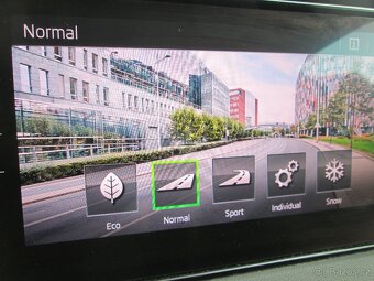 Škoda Karoq 2.0TDi4x4 Style Columbus Alcantara Full Led Pano - 9