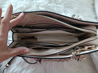 Bílá (béžová) kabelka Guess - 9