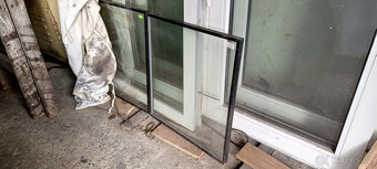 Dvě velká dvoukřídlá plastová okna - 9