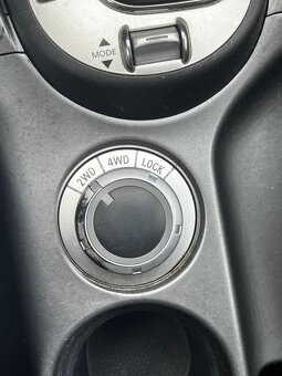 Mitsubishi Outlander 4x4 rv 2011 2.2 DI-D, Automat, 7-místný - 9