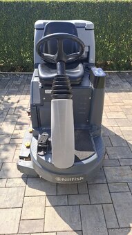 Podlahový mycí stroj Nilfisk BR855 - 9