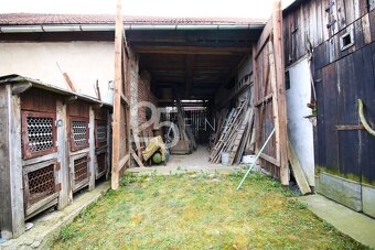 Prodej RD se dvěma čísly popisnými a stavebním pozemkem v Ma - 9