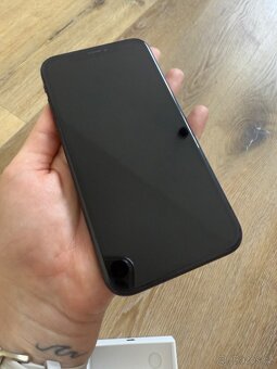 iPhone Xr - 9