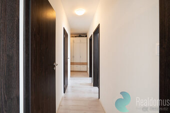 Prodej, byt 3+kk, 75 m2, balkón, 2 parkovací místa, sklep, V - 9