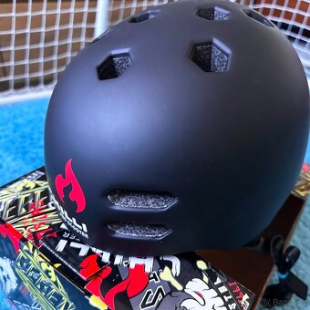 NOVÁ Chilli helma Inmold černá M (55-58 cm) - 9