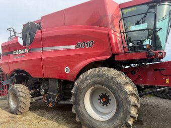 Case 8010 heder 9m Vario kombajn. Sklizeci Mlaticka Case - 9