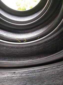 Prodám zánovní zimní pneu Continental 235/45 R20 - 9